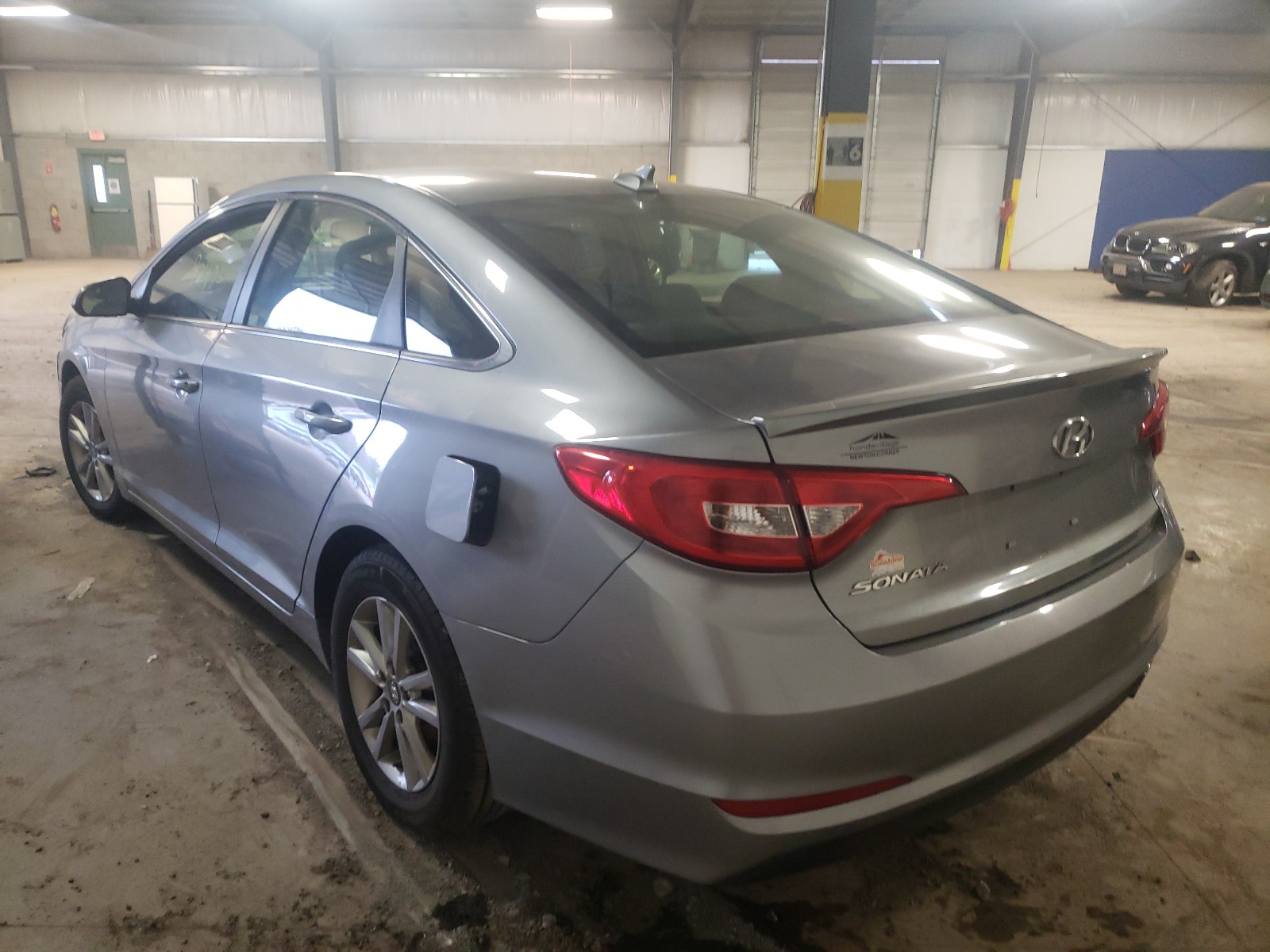 Photo 3 from auction – 2016 HYUNDAI SONATA SE with VIN 5NPE24AF3GH297255