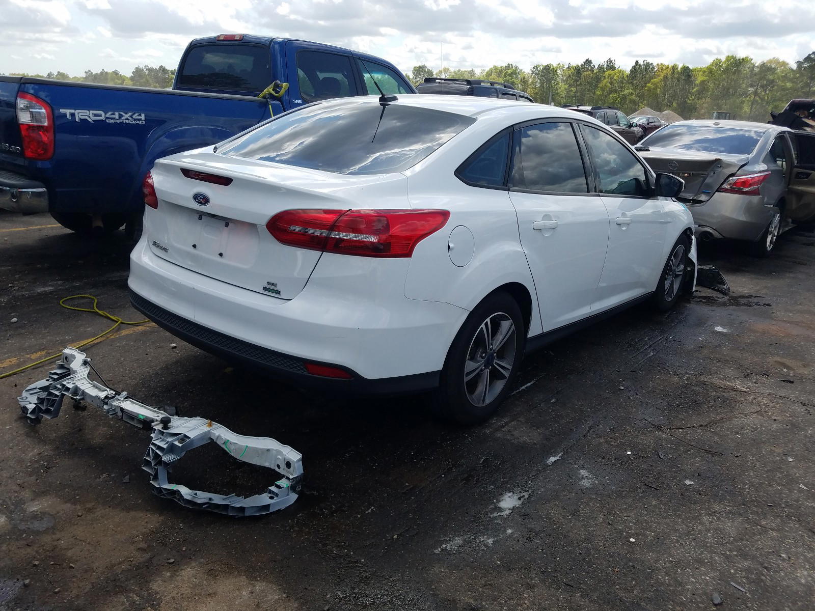 Photo 4 from auction – 2017 FORD FOCUS SE with VIN 1FADP3FE8HL263712