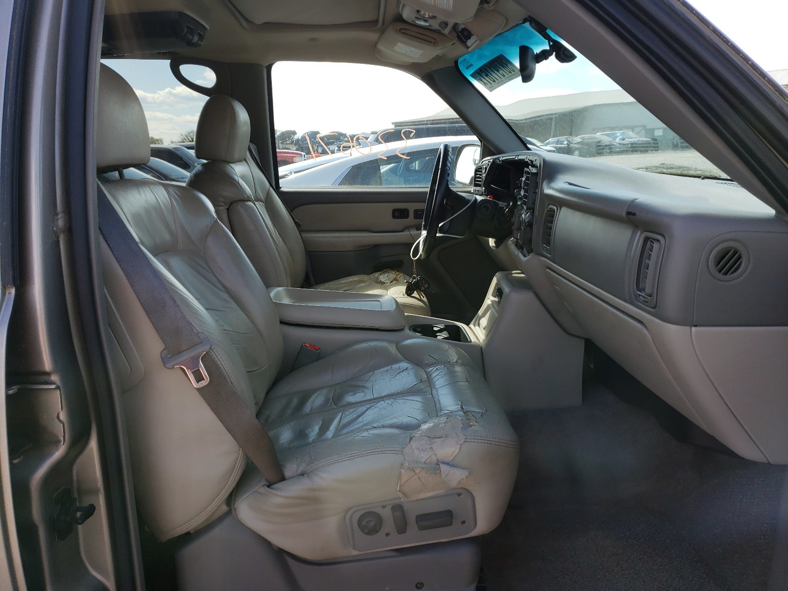 Photo 5 from auction – 2002 CHEVROLET SUBURBAN with VIN 1GNFK16Z22J100749