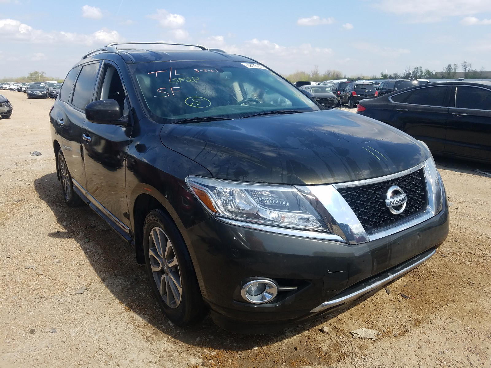 NISSAN PATHFINDER 2016 with VIN 5N1AR2MN0GC628219 - Photo from auction