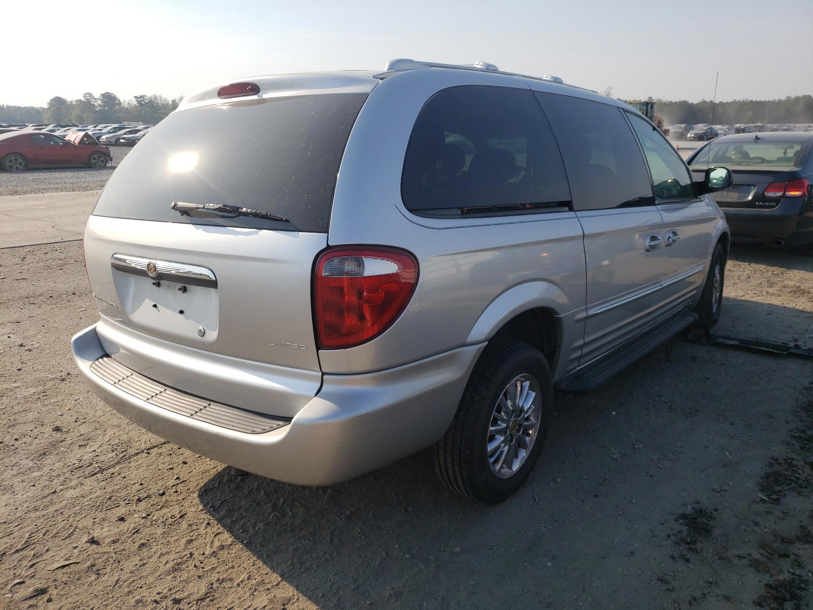 Photo 4 from auction – 2002 CHRYSLER TOWN & COU with VIN 2C8GP64L02R675422