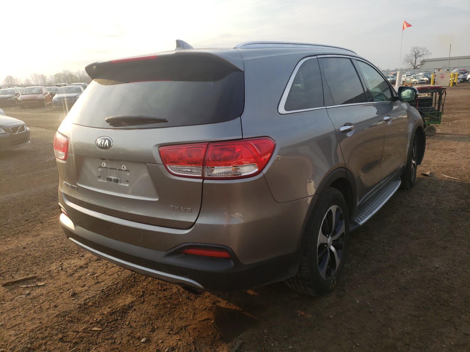 Photo 4 from auction – 2017 KIA SORENTO EX with VIN 5XYPHDA55HG234004