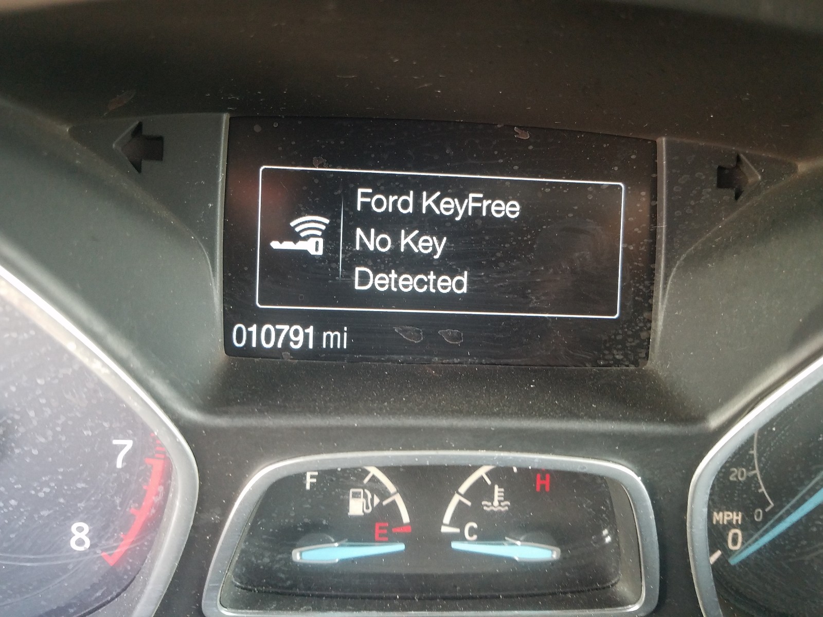 Photo 8 from auction – 2019 FORD ESCAPE SE with VIN 1FMCU0GD0KUC21602