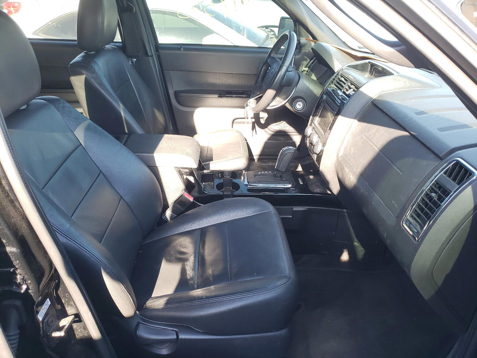 Photo 5 from auction – 2010 FORD ESCAPE LIM with VIN 1FMCU0EGXAKB63408