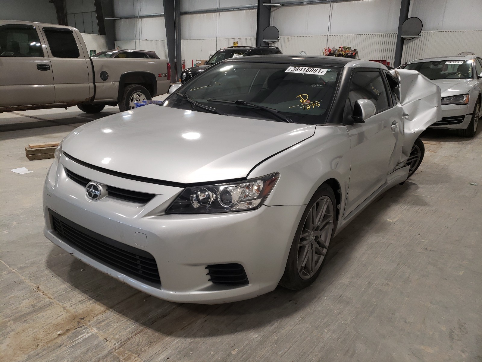 Photo 2 from auction – 2011 TOYOTA SCION TC with VIN JTKJF5C72B3007275