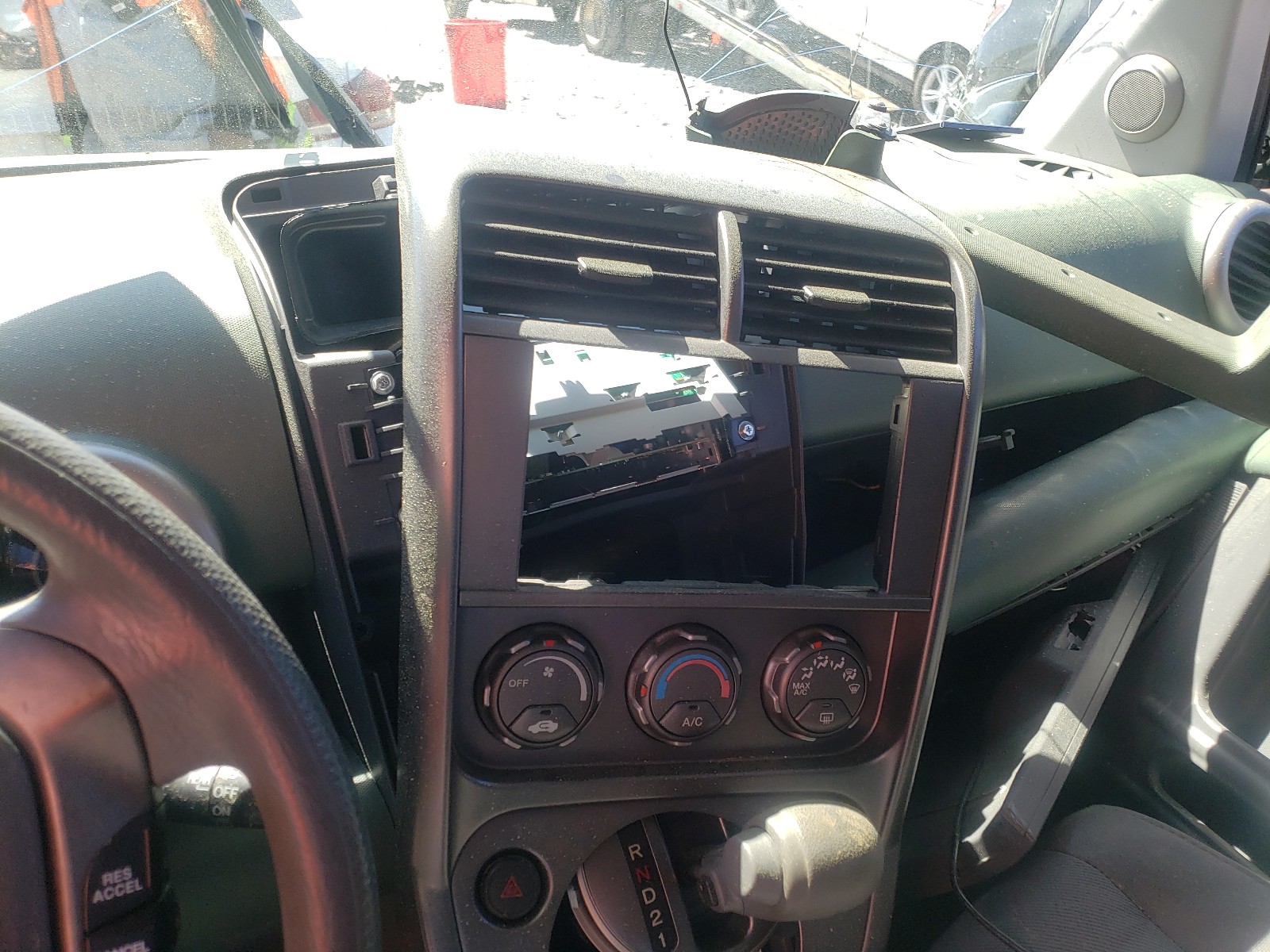 Photo 9 from auction – 2005 HONDA ELEMENT LX with VIN 5J6YH18345L007386