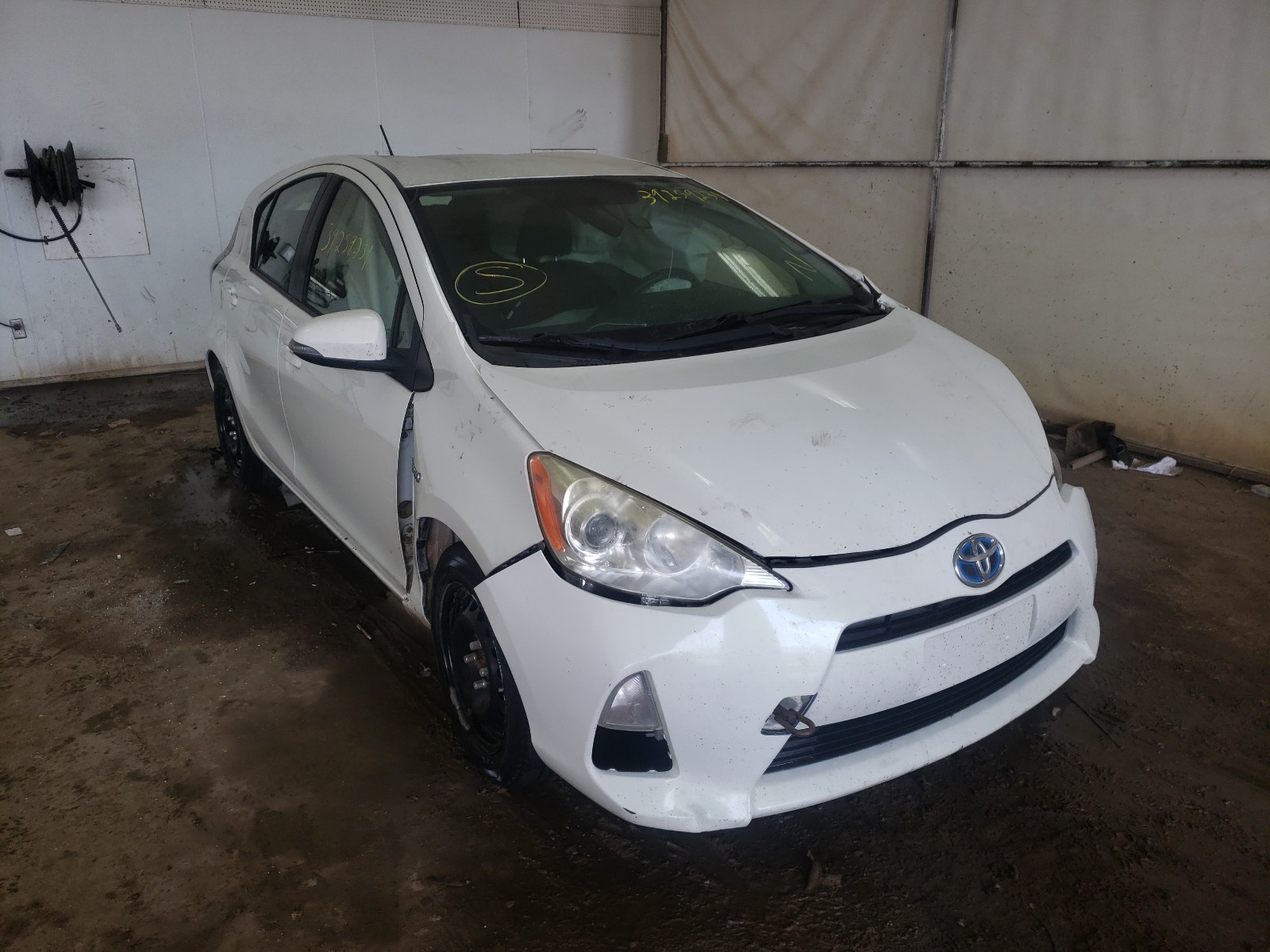 TOYOTA PRIUS C 2012 with VIN JTDKDTB39C1513896 - Photo from auction