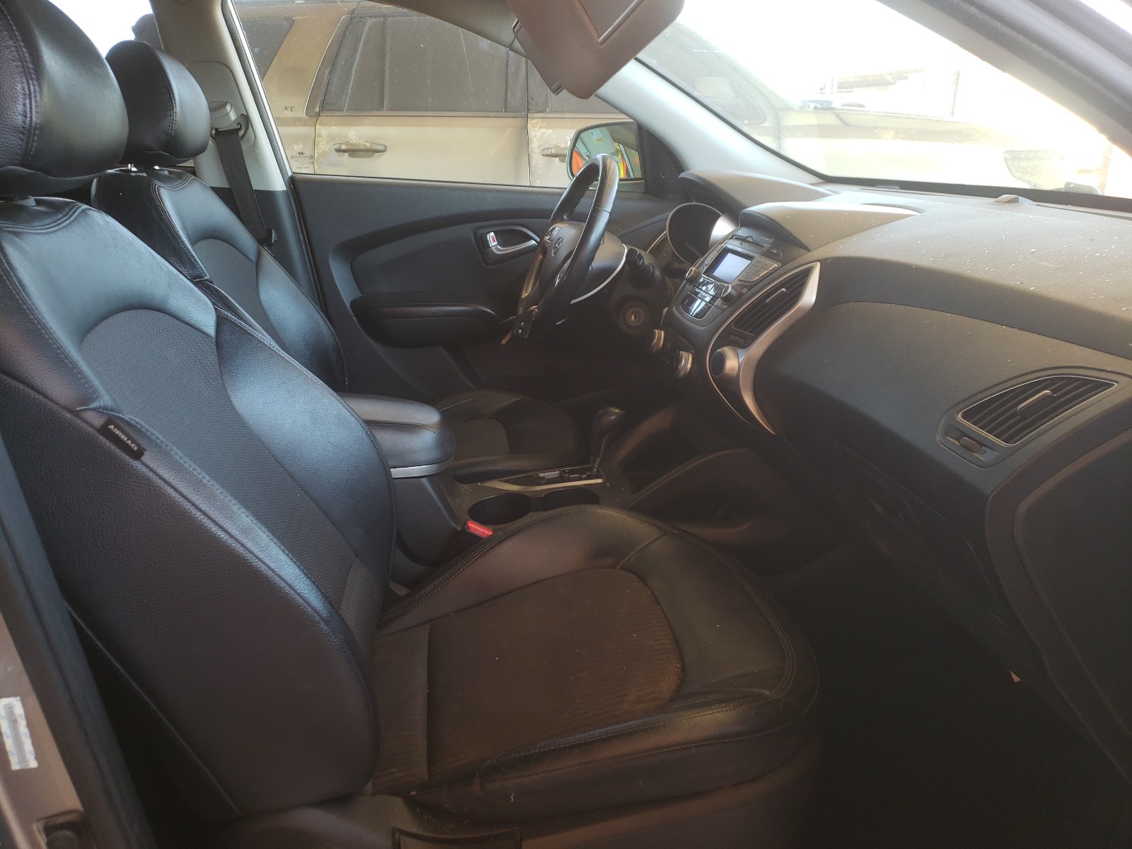 Photo 5 from auction – 2012 HYUNDAI TUCSON GLS with VIN KM8JU3AC4CU454912