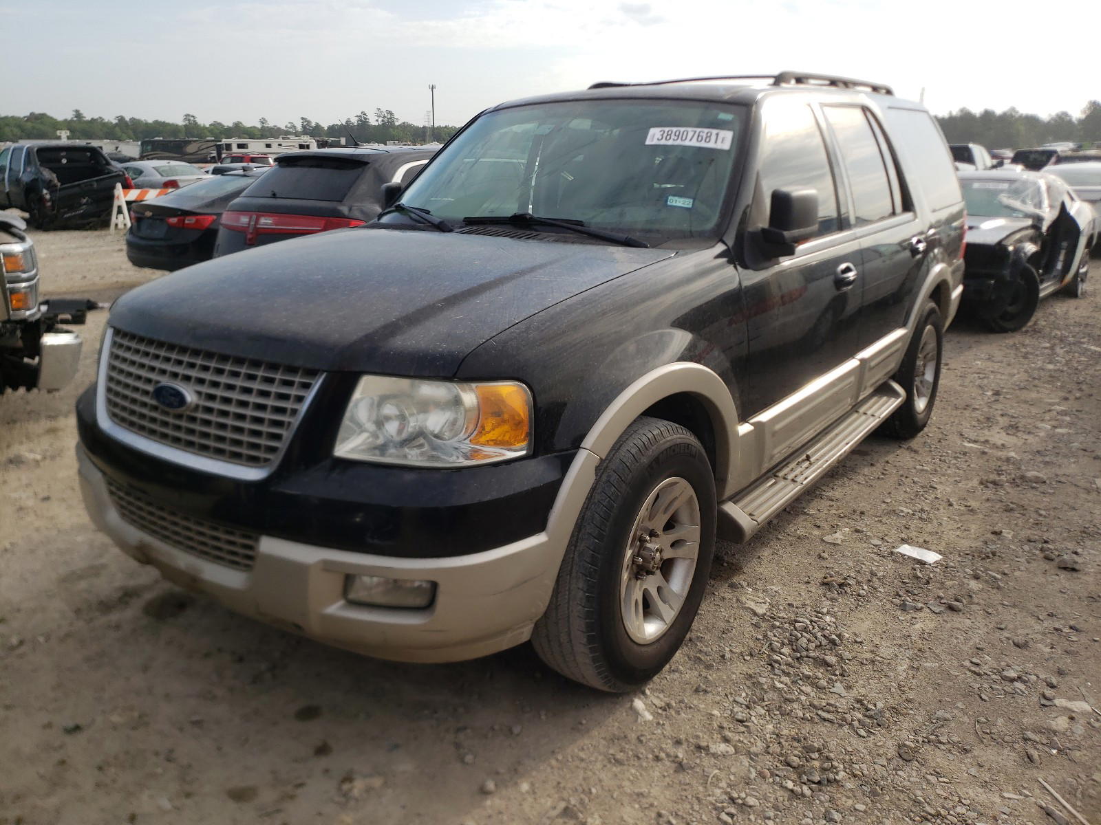 Photo 2 from auction – 2005 FORD EXPEDITION with VIN 1FMPU17545LA30498