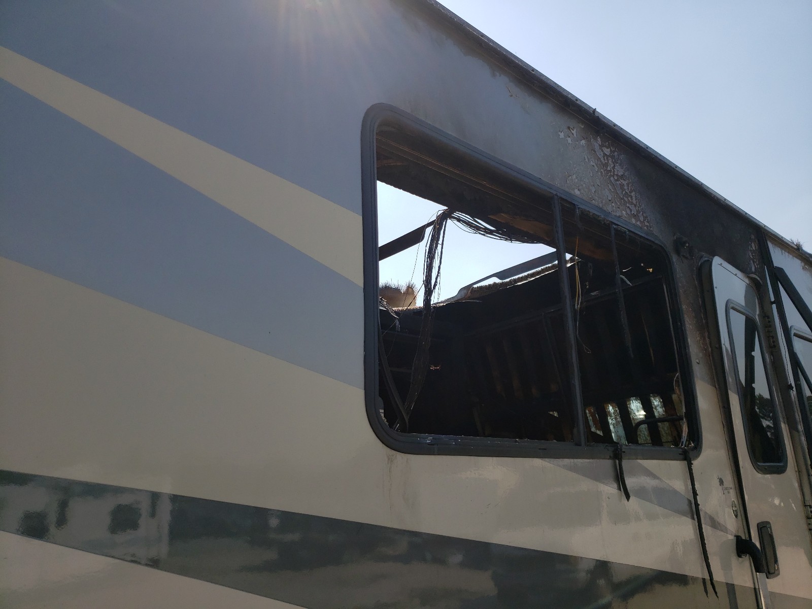 Photo 10 from auction – 2019 FORD F53 with VIN 1F65F5DY4K0A18802
