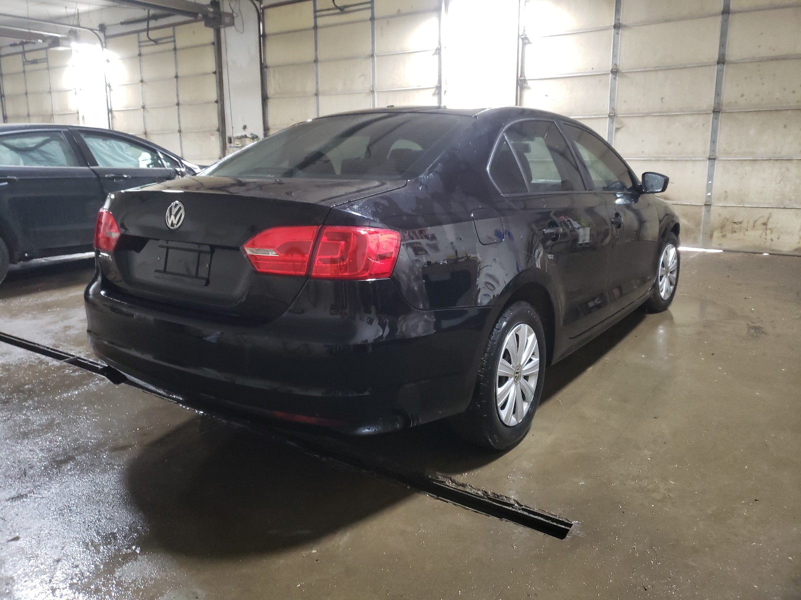 Photo 4 from auction – 2011 VOLKSWAGEN JETTA BASE with VIN 3VW2K7AJ3BM310918