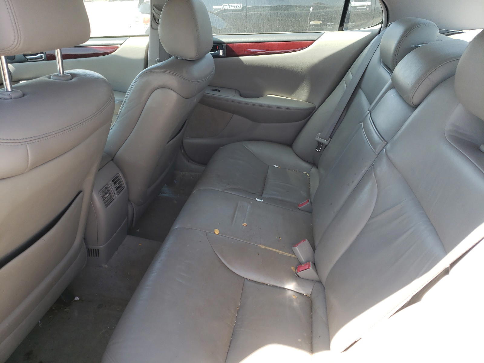 Photo 6 from auction – 2004 LEXUS ES 330 with VIN JTHBA30G645034892