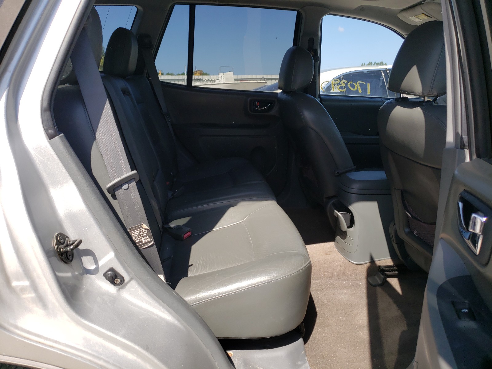 Photo 6 from auction – 2003 HYUNDAI SANTA FE G with VIN KM8SC13E73U551807