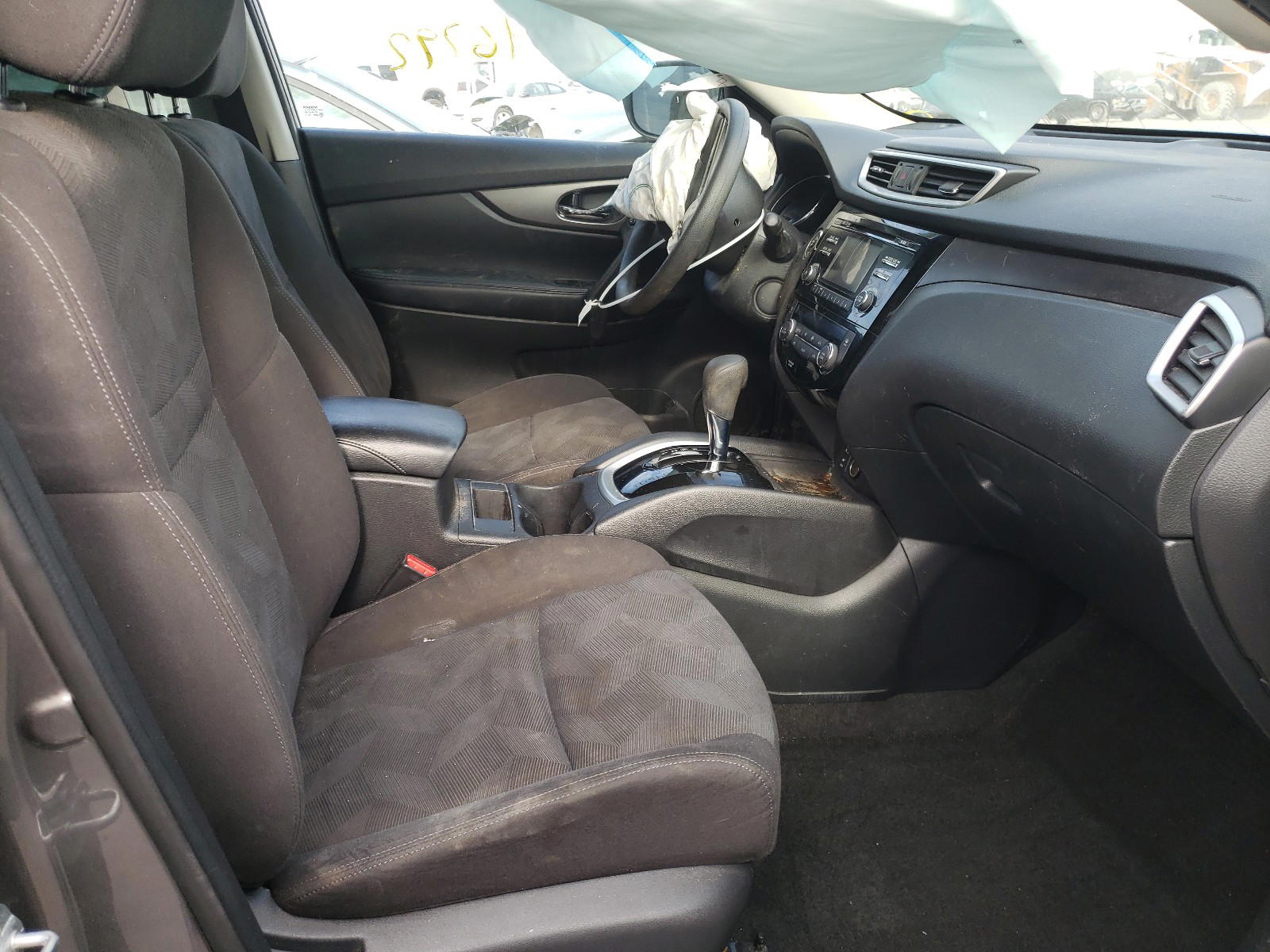 Photo 5 from auction – 2016 NISSAN ROGUE S with VIN KNMAT2MT6GP628657