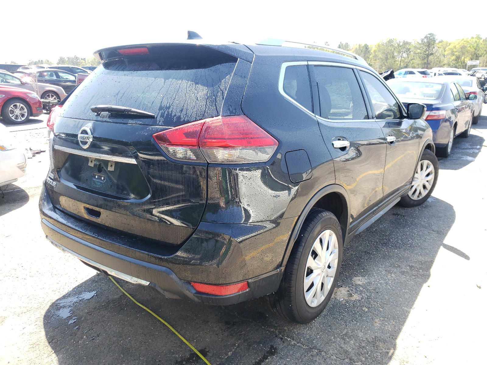 Photo 4 from auction – 2017 NISSAN ROGUE S with VIN KNMAT2MT9HP507560