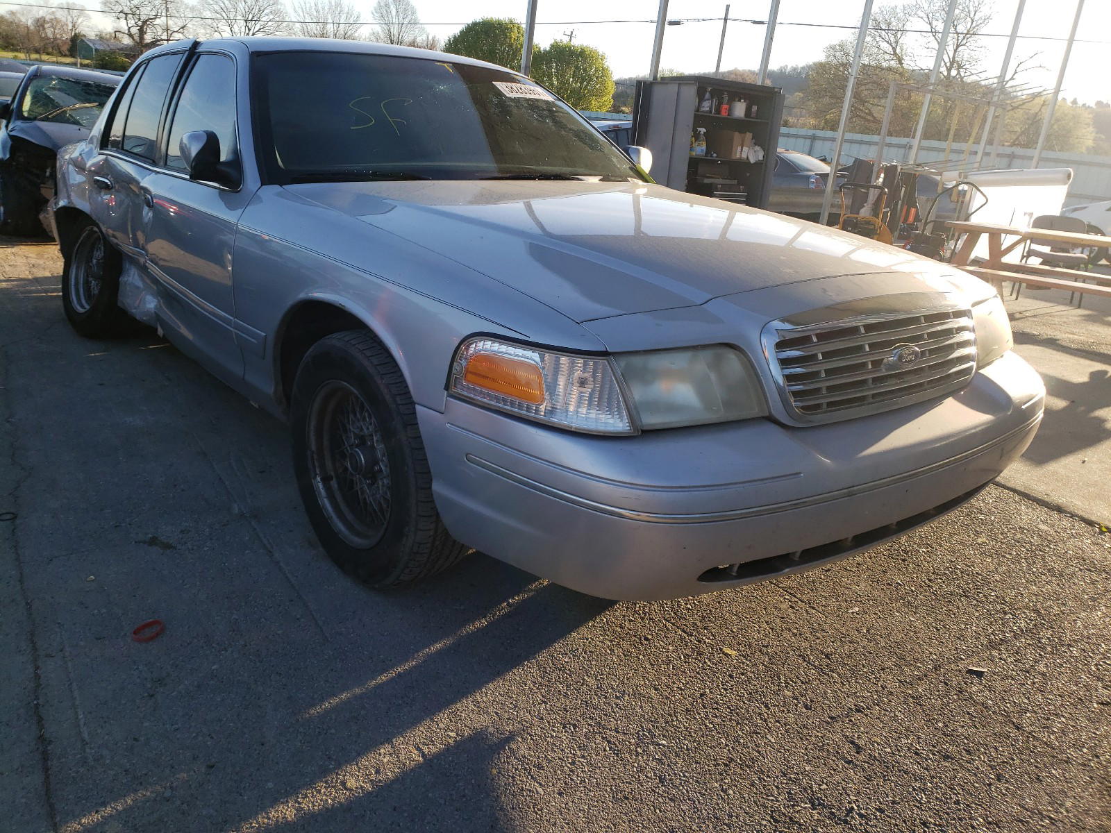 FORD CROWN VICT 2001 with VIN 2FAFP74W71X121310 - Photo from auction
