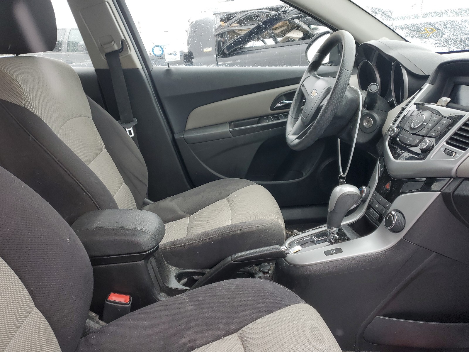 Photo 5 from auction – 2012 CHEVROLET CRUZE LS with VIN 1G1PC5SH3C7334288