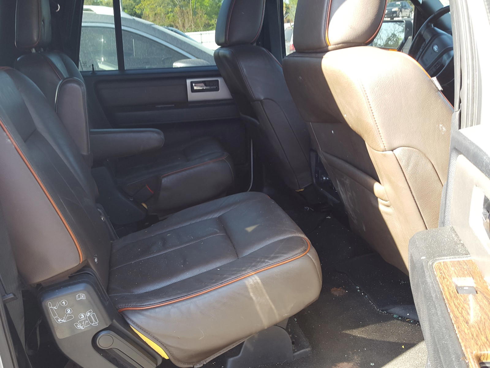 Photo 6 from auction – 2015 FORD EXPEDITION with VIN 1FMJK1JT6FEF41963