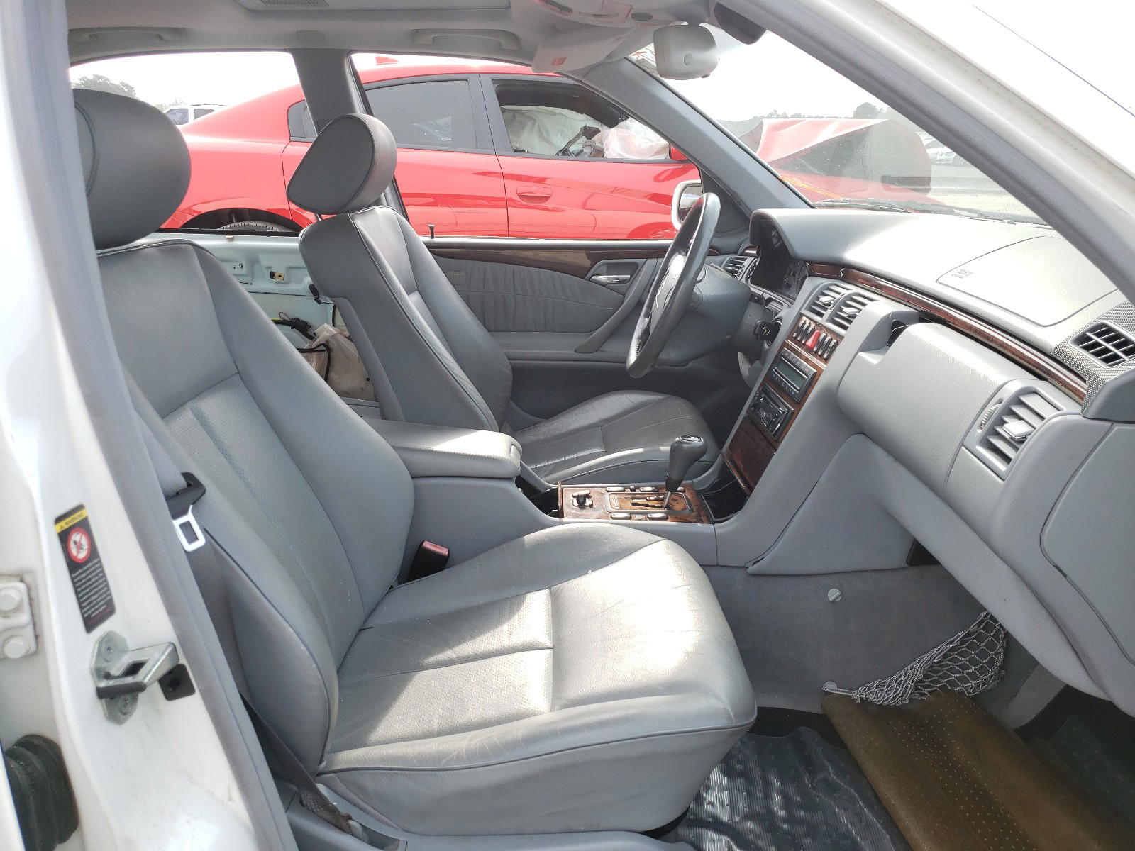 Photo 5 from auction – 2000 MERCEDES-BENZ E-CLASS with VIN WDBJF65J3YA997040