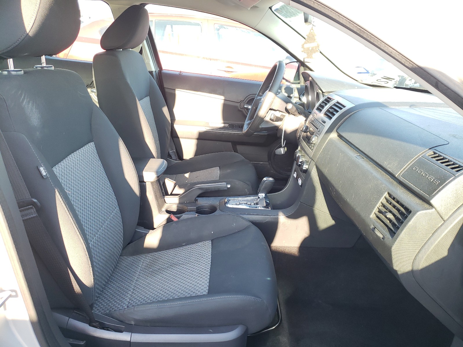 Photo 5 from auction – 2009 DODGE AVENGER SE with VIN 1B3LC46B29N564948