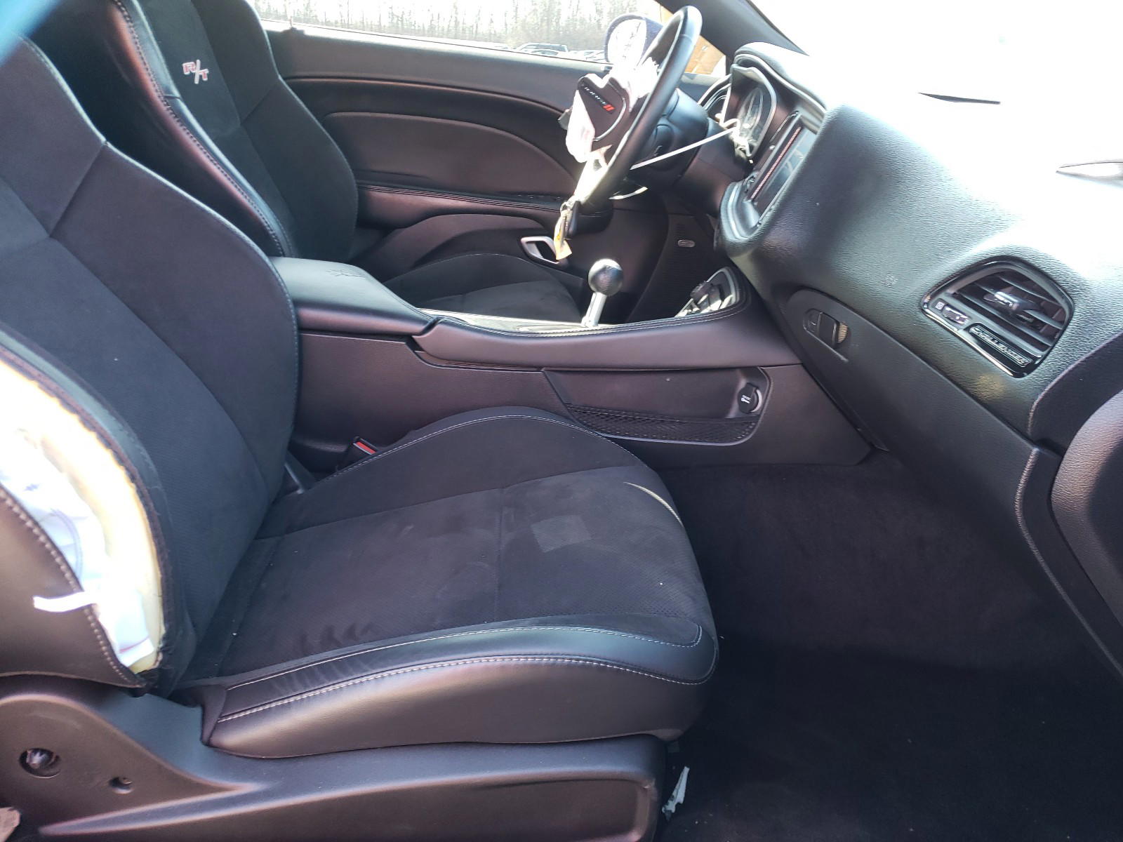 Photo 5 from auction – 2016 DODGE CHALLENGER with VIN 2C3CDZFJ0GH164879