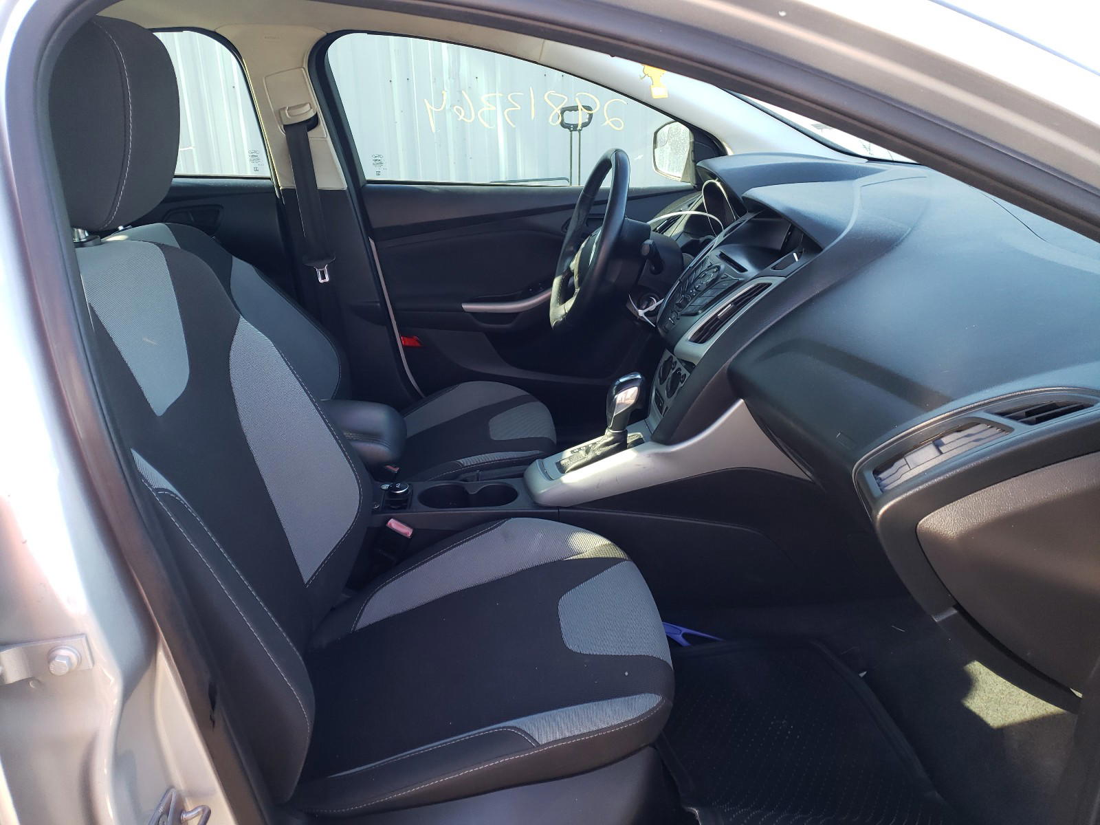 Photo 5 from auction – 2012 FORD FOCUS SE with VIN 1FAHP3F20CL255524