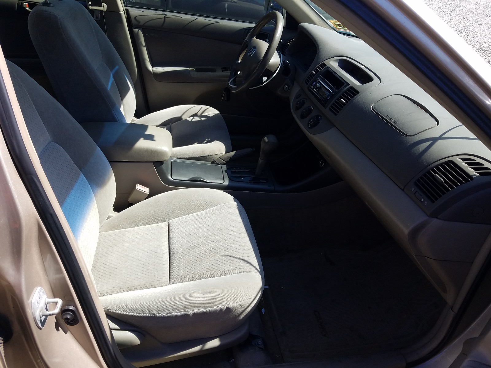 Photo 5 from auction – 2003 TOYOTA CAMRY with VIN 4T1BE32K23U216130