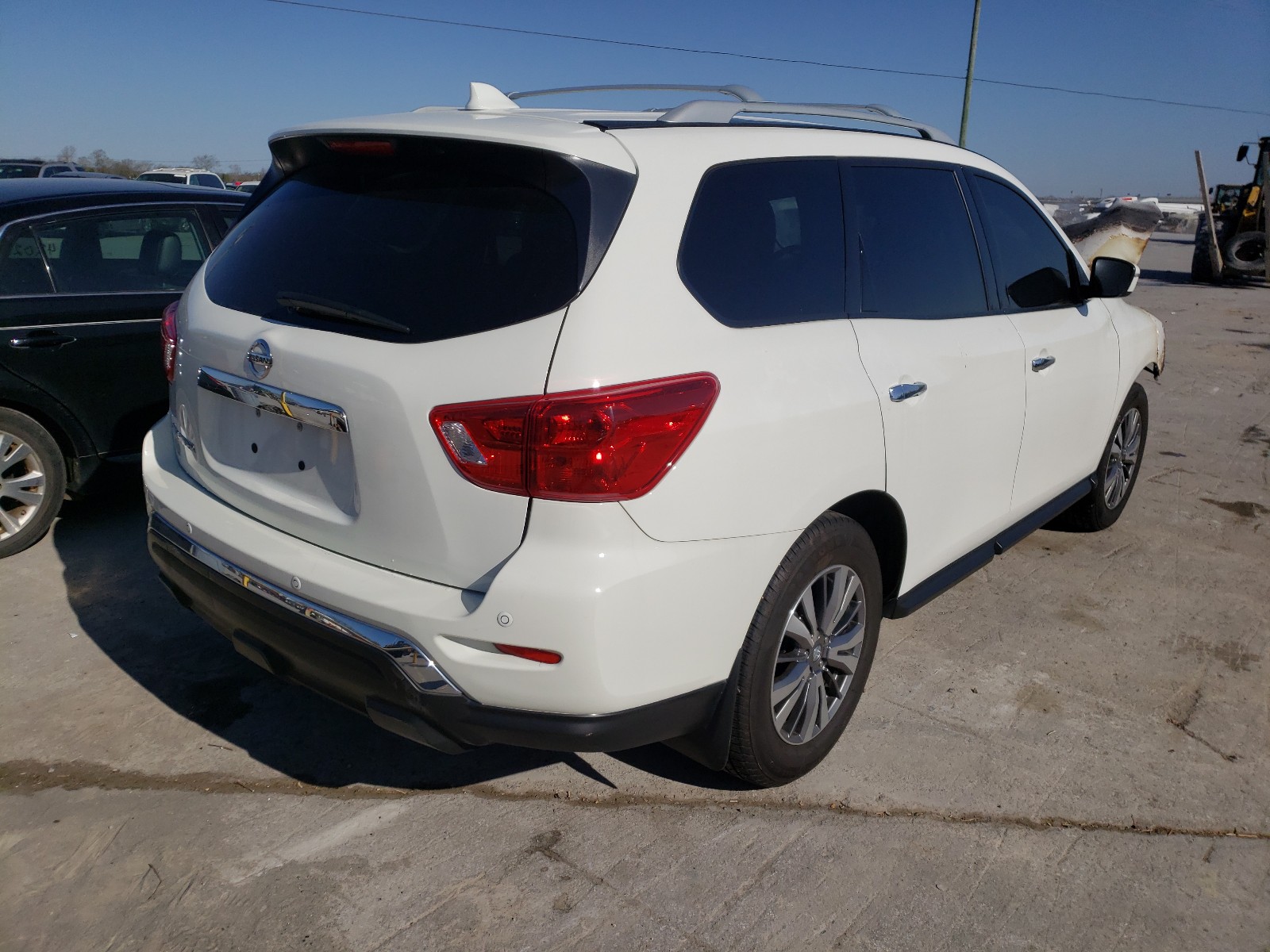 Photo 4 from auction – 2019 NISSAN PATHFINDER with VIN 5N1DR2MN8KC621721
