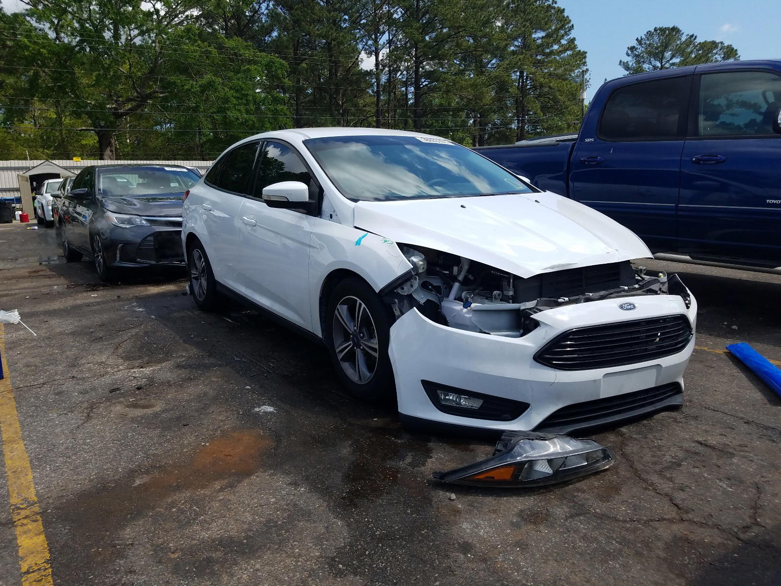 FORD FOCUS SE 2017 with VIN 1FADP3FE8HL263712 - Photo from auction