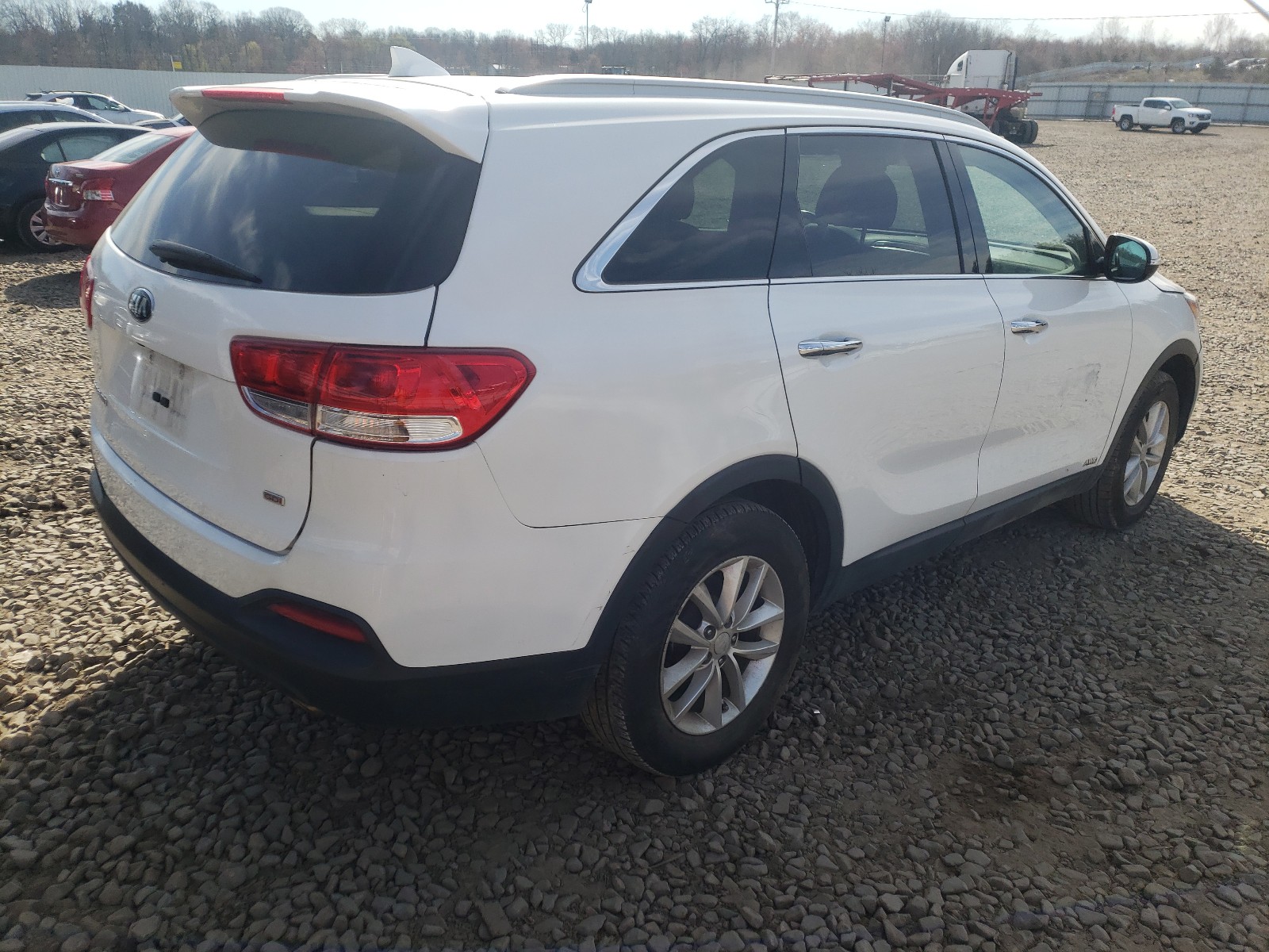 Photo 4 from auction – 2018 KIA SORENTO LX with VIN 5XYPGDA30JG396436