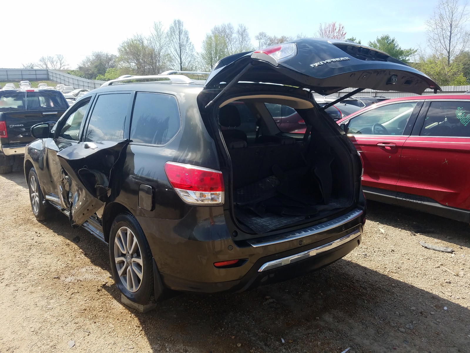 Photo 3 from auction – 2016 NISSAN PATHFINDER with VIN 5N1AR2MN0GC628219