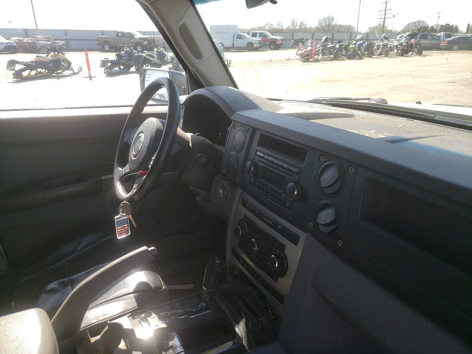 Photo 9 from auction – 2007 JEEP COMMANDER with VIN 1J8HG48P27C598732