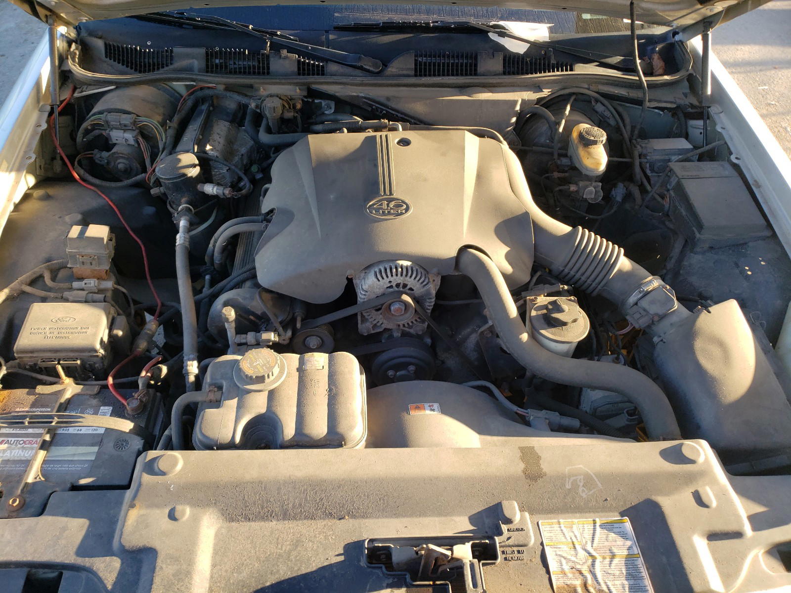 Photo 7 from auction – 2001 FORD CROWN VICT with VIN 2FAFP74W71X121310
