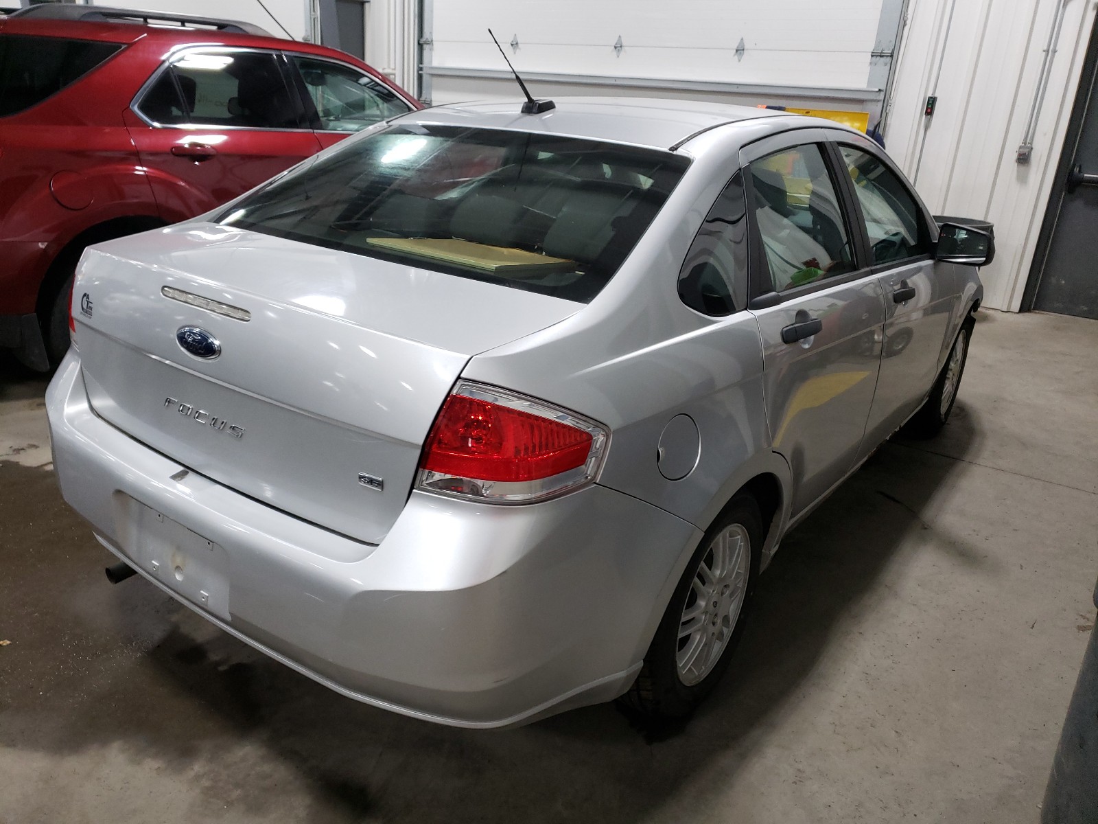 Photo 4 from auction – 2010 FORD FOCUS SE with VIN 1FAHP3FN8AW184286