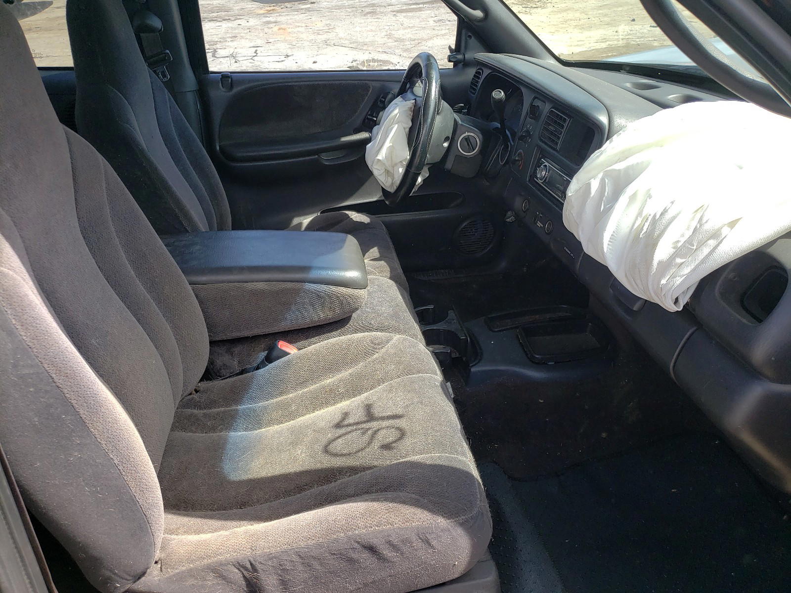 Photo 5 from auction – 2000 DODGE DAKOTA with VIN 1B7GL22Z4YS689828