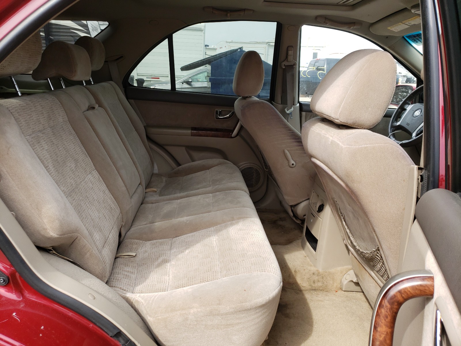 Photo 6 from auction – 2004 KIA SORENTO EX with VIN KNDJC733345187723