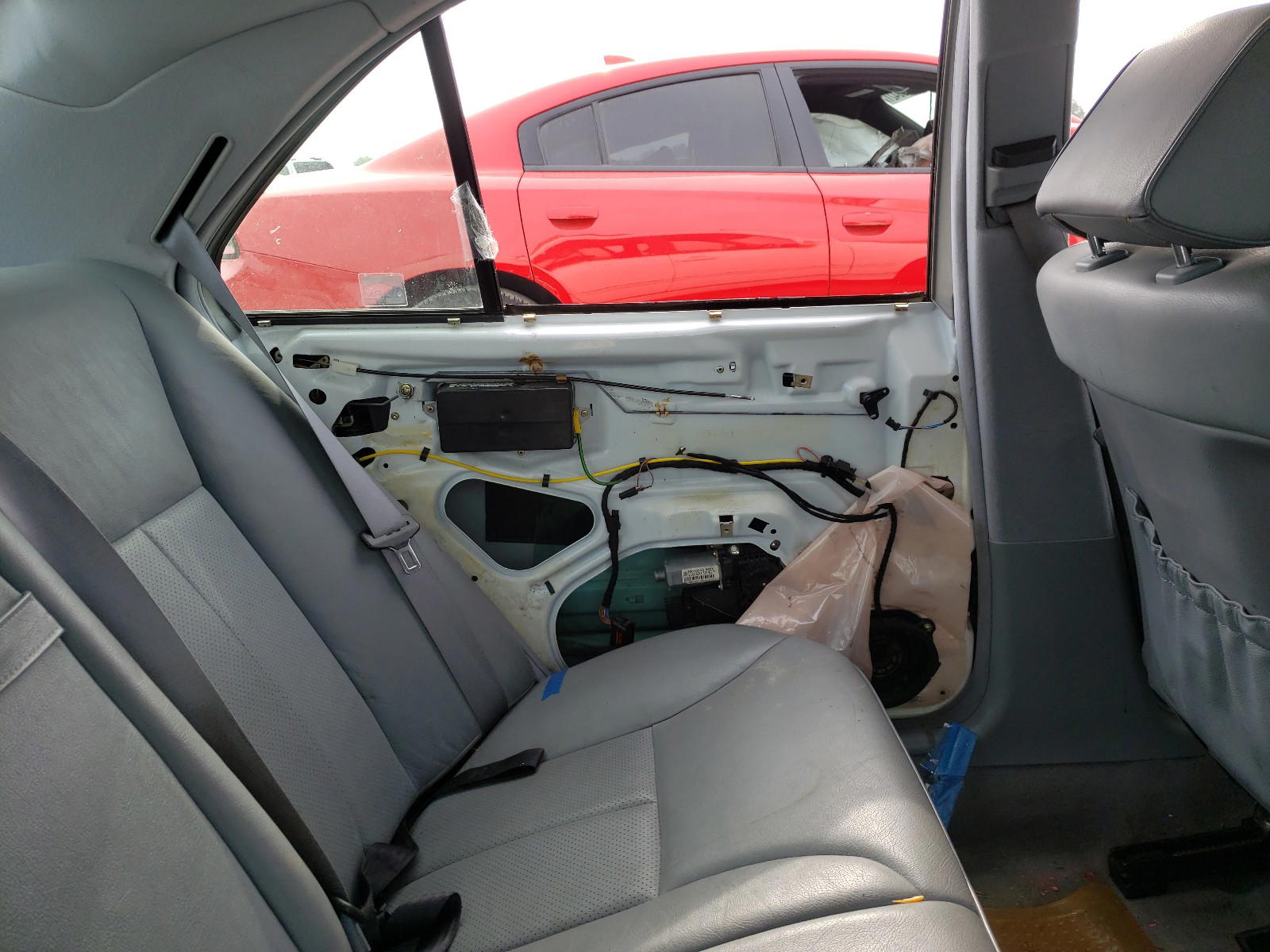 Photo 9 from auction – 2000 MERCEDES-BENZ E-CLASS with VIN WDBJF65J3YA997040