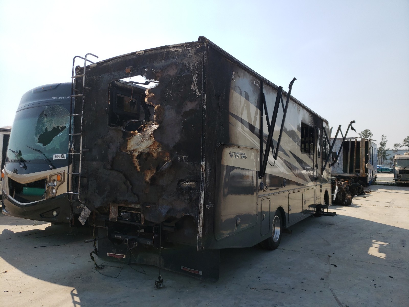 Photo 4 from auction – 2019 FORD F53 with VIN 1F65F5DY4K0A18802