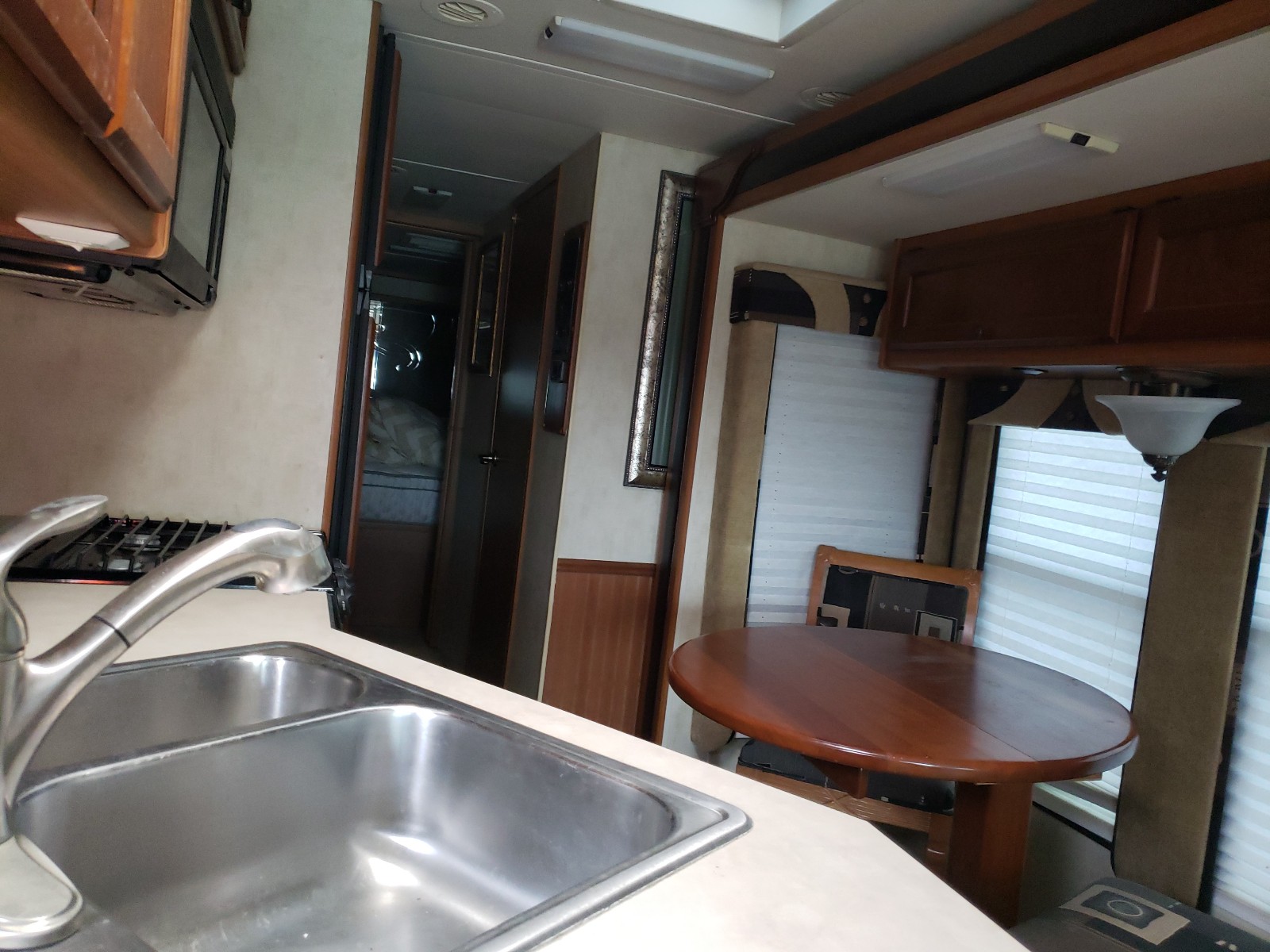 Photo 6 from auction – 2005 MONA MOTOR HOME with VIN 5B4MP67G553399034