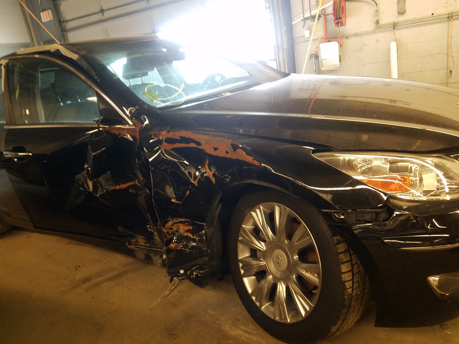 Photo 9 from auction – 2010 HYUNDAI GENESIS 3. with VIN KMHGC4DE2AU085741