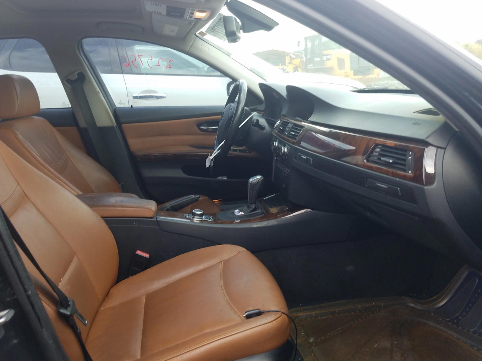 Photo 5 from auction – 2011 BMW 328 I with VIN WBAPH7C54BE850904