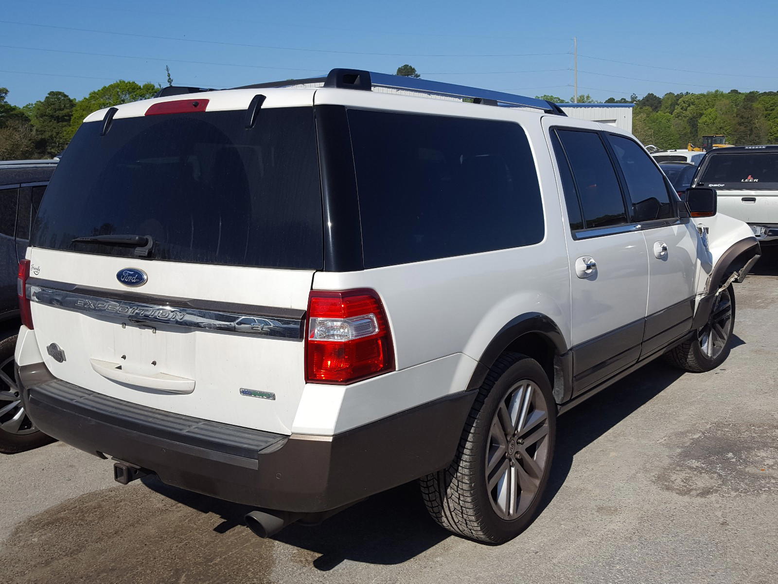 Photo 4 from auction – 2015 FORD EXPEDITION with VIN 1FMJK1JT6FEF41963