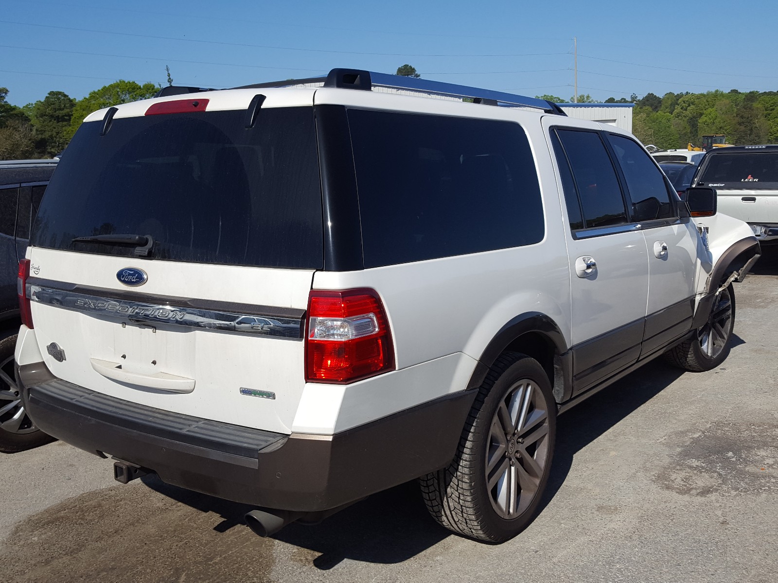 Zdjęcie 4 z aukcji – 2015 FORD EXPEDITION z VIN 1FMJK1JT6FEF41963