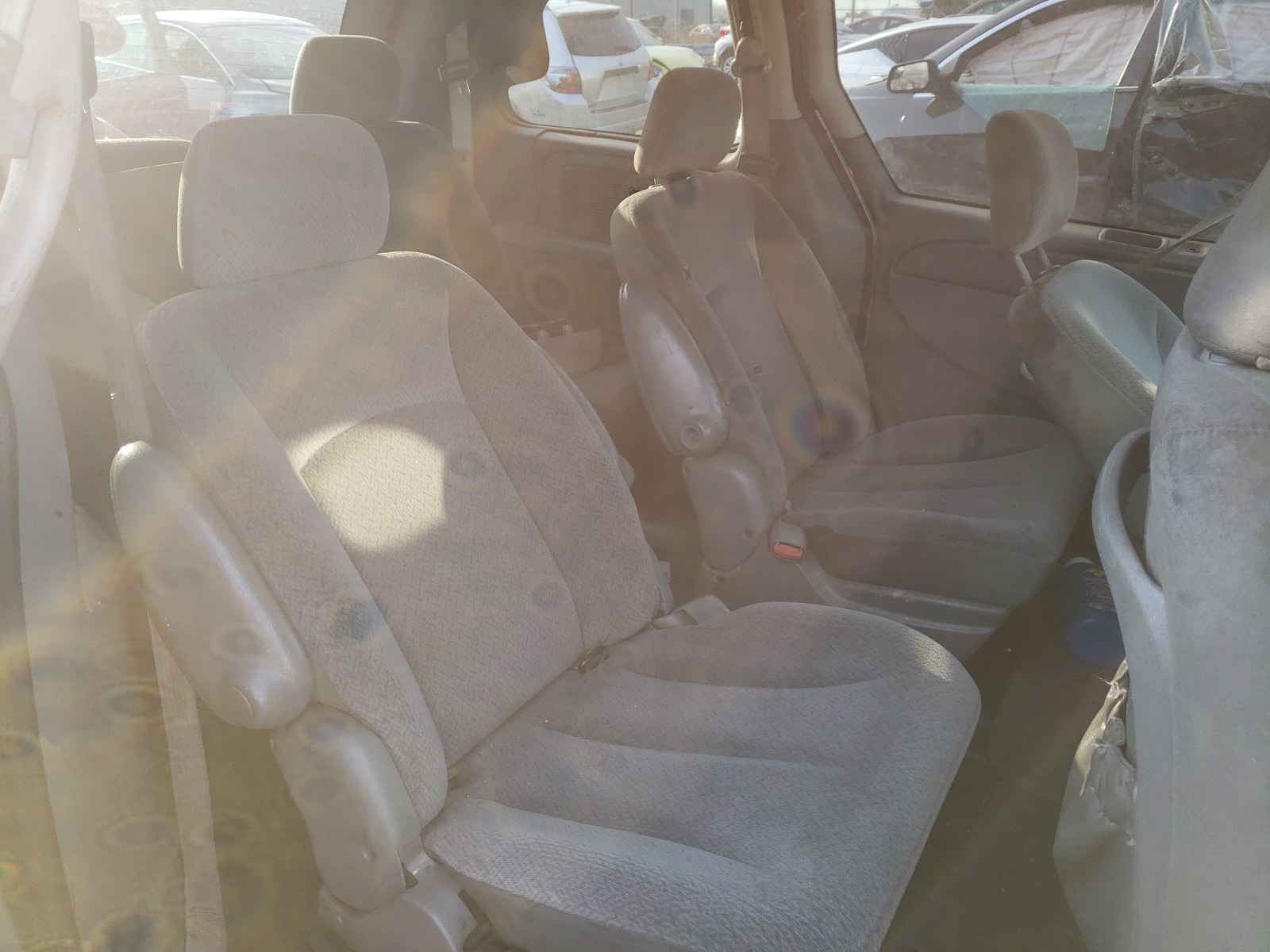 Photo 6 from auction – 2006 CHRYSLER TOWN & COU with VIN 1A4GP45R86B561739