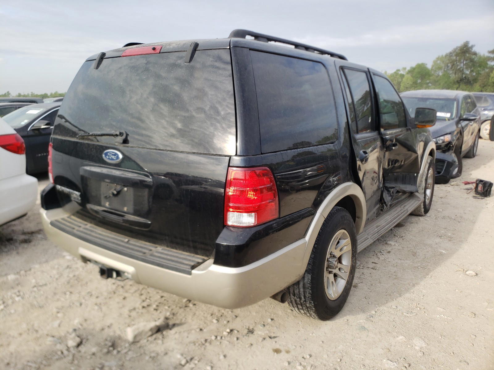 Photo 4 from auction – 2005 FORD EXPEDITION with VIN 1FMPU17545LA30498
