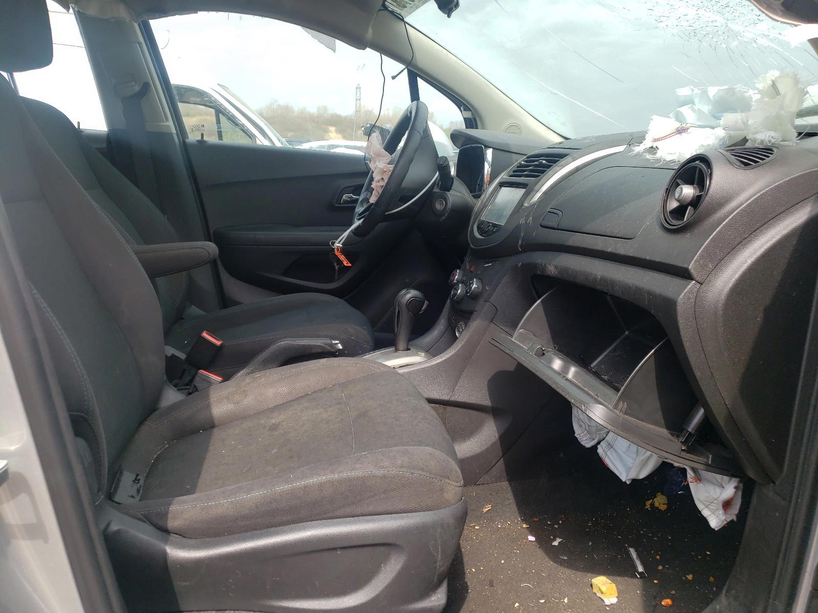 Photo 5 from auction – 2016 CHEVROLET TRAX LS with VIN 3GNCJKSBXGL274847