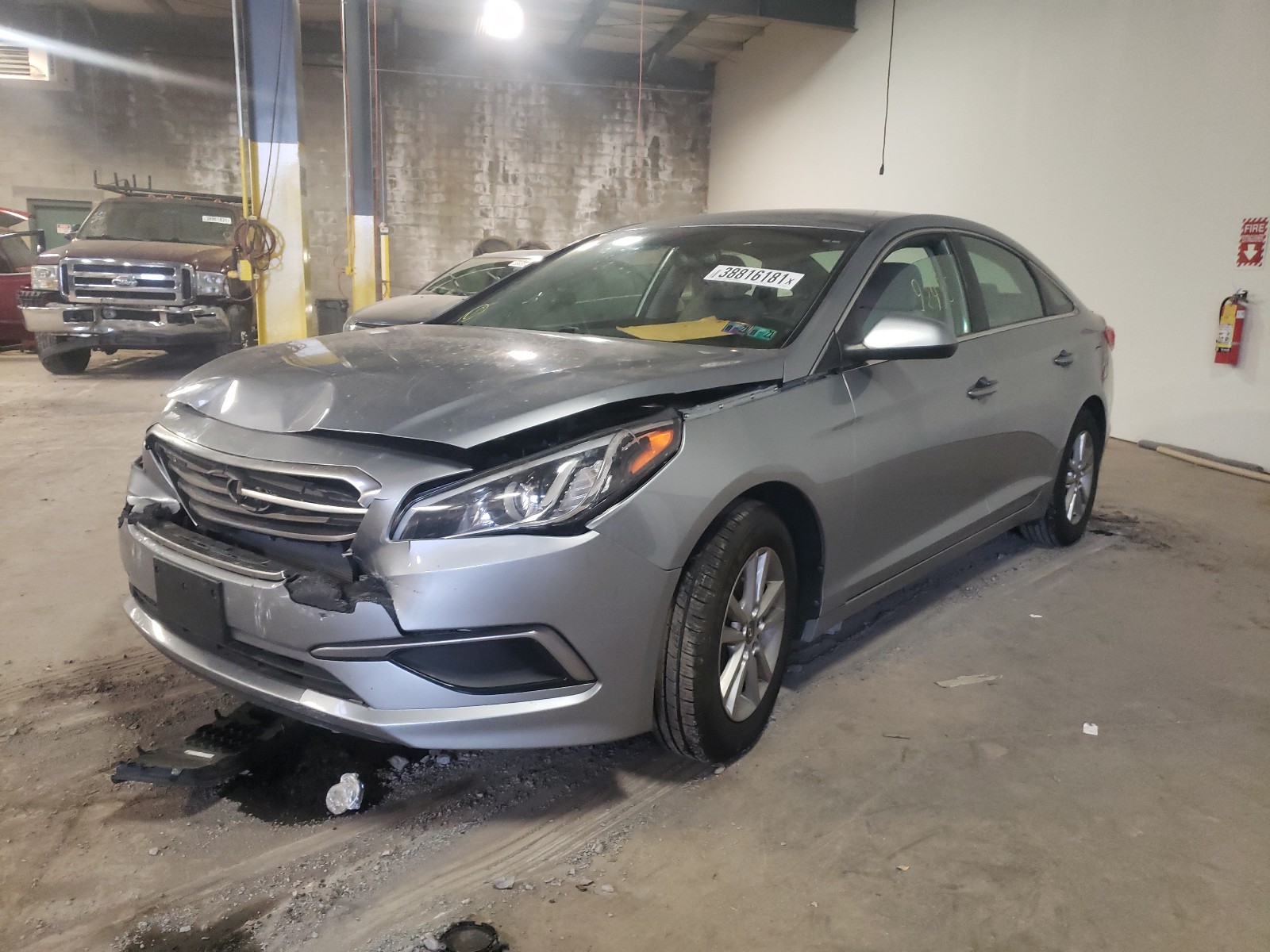 Photo 2 from auction – 2016 HYUNDAI SONATA SE with VIN 5NPE24AF3GH297255