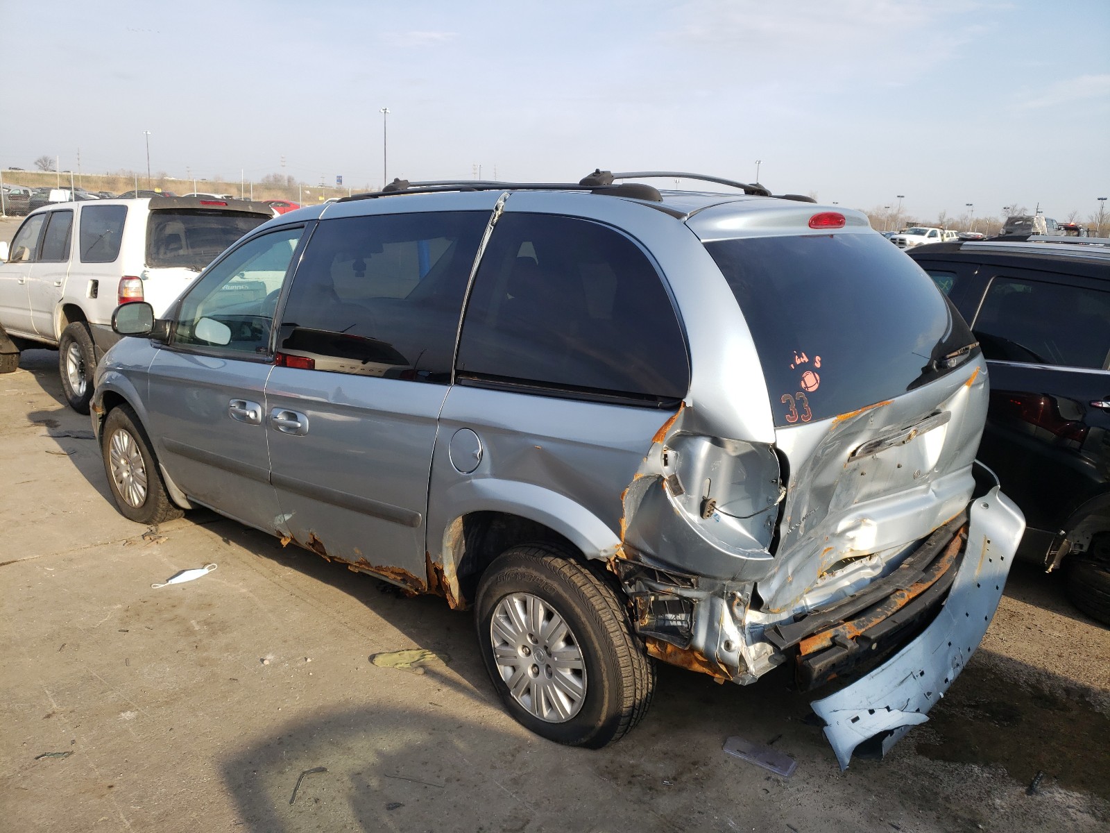 Photo 3 from auction – 2006 CHRYSLER TOWN & COU with VIN 1A4GP45R86B561739