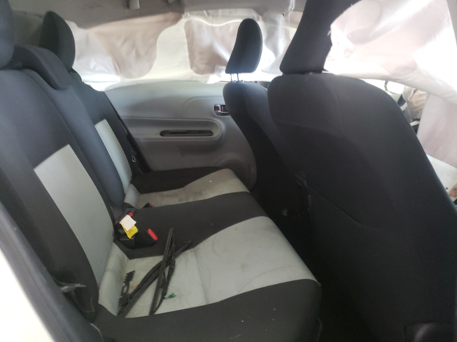 Photo 6 from auction – 2012 TOYOTA PRIUS C with VIN JTDKDTB39C1513896