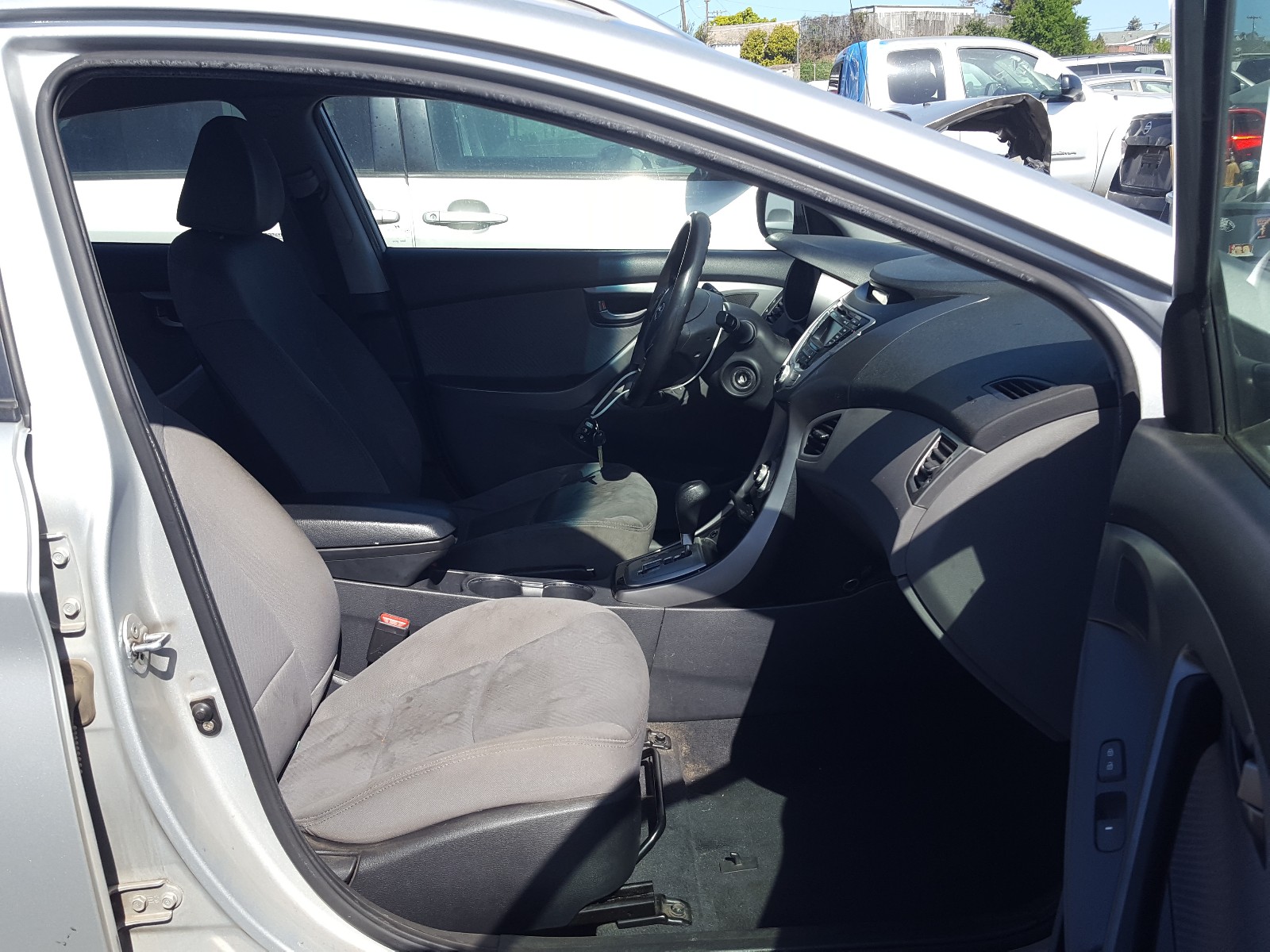 Photo 5 from auction – 2012 HYUNDAI ELANTRA GL with VIN KMHDH4AE7CU332733